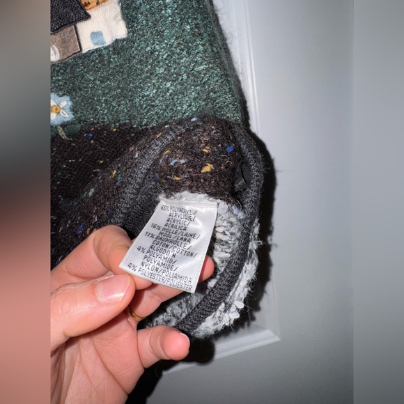 Scenic Knit Vest with Button Closure - Picture 5 of 6